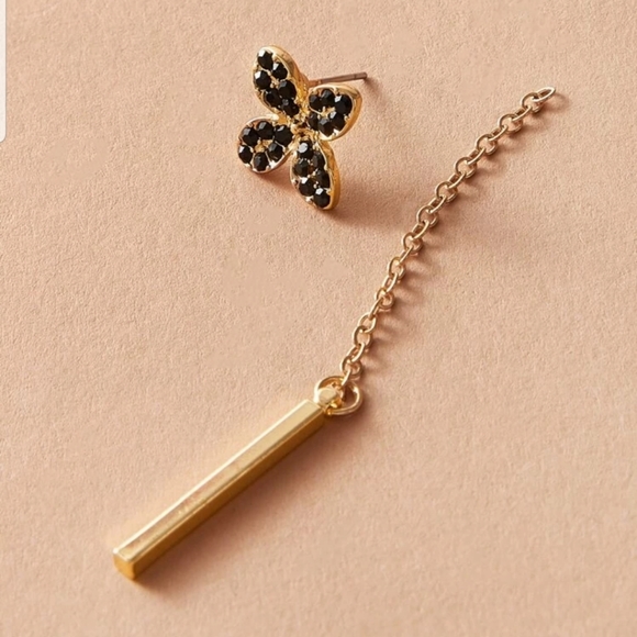 *Becka* Flower Dangling Post earrings - Picture 3 of 3